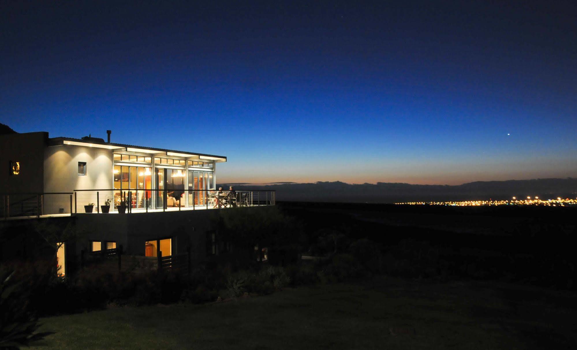 Colourful Manor Guesthouse Cape Town Exterior photo